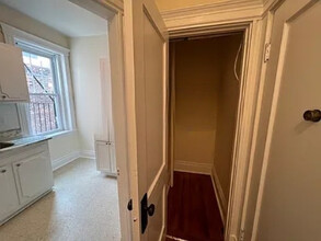 65 Park Dr, Unit 27-14 in Boston, MA - Foto de edificio - Building Photo