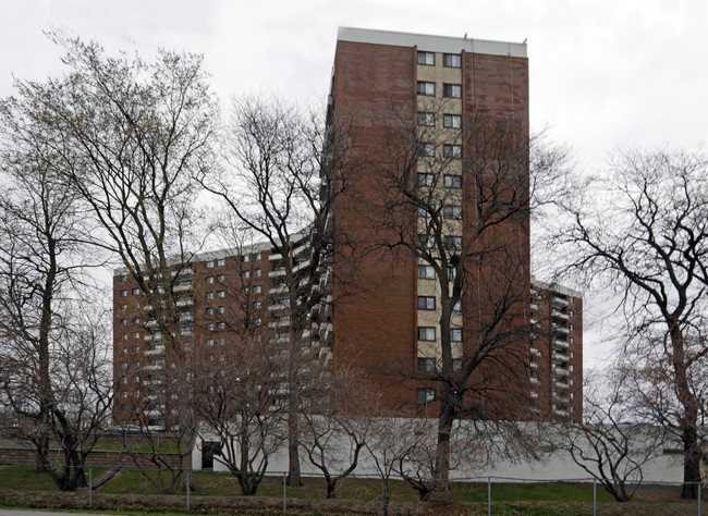 Chesterton Towers in Ottawa, ON - Building Photo - Building Photo