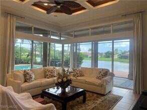 8411 Mallow Ln in Naples, FL - Foto de edificio - Building Photo