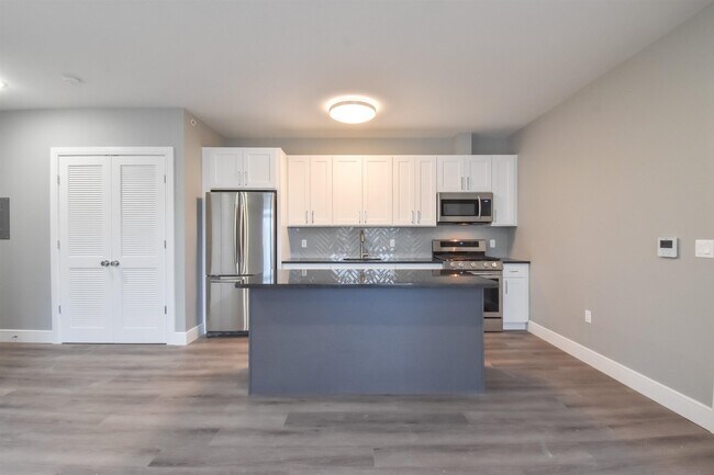 4201 Bergen Turnpike in North Bergen, NJ - Building Photo - Building Photo