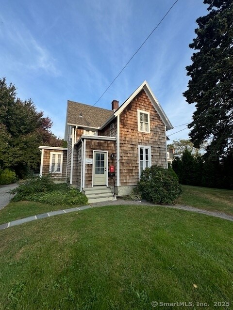 property at 21 Broadway Ave