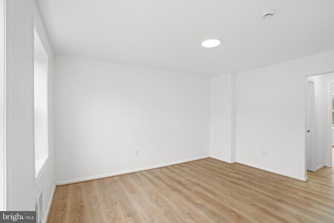 4905 Brookwood Rd in Brooklyn Park, MD - Building Photo - Building Photo