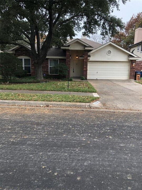 12910 Tantara Dr in Austin, TX - Foto de edificio