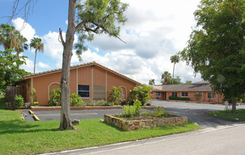 Regency Square in Coral Springs, FL - Foto de edificio - Building Photo