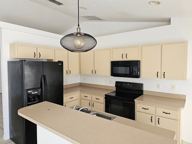 15040 SE 94th Ct in Summerfield, FL - Building Photo - Building Photo