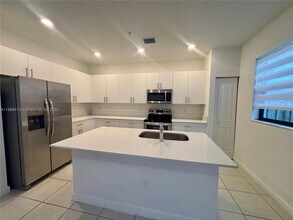 218 SW 159th Ct in Pembroke Pines, FL - Building Photo - Building Photo