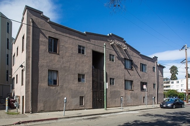 331 Wayne Pl in Oakland, CA - Foto de edificio - Building Photo