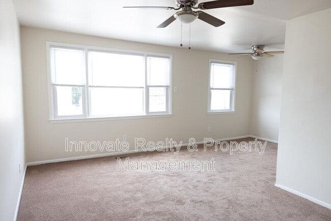 109 Lockart Plaza in Philadelphia, PA - Building Photo - Building Photo