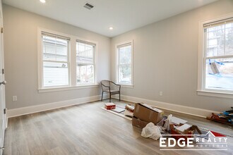 100 Brooks St, Unit 1 in Boston, MA - Foto de edificio - Building Photo