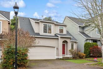 325 NW 209th Ave in Beaverton, OR - Building Photo - Building Photo