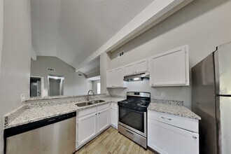 2203 Wheathall Camp Ln in Katy, TX - Foto de edificio - Building Photo