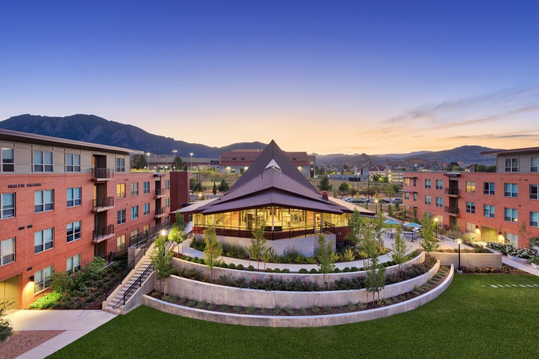 The Province Boulder in Boulder, CO - Foto de edificio