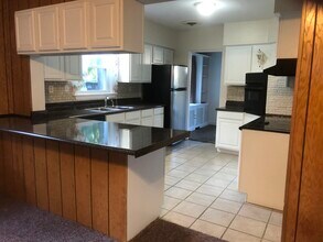 300 Heikes Ave in Dayton, OH - Foto de edificio - Building Photo