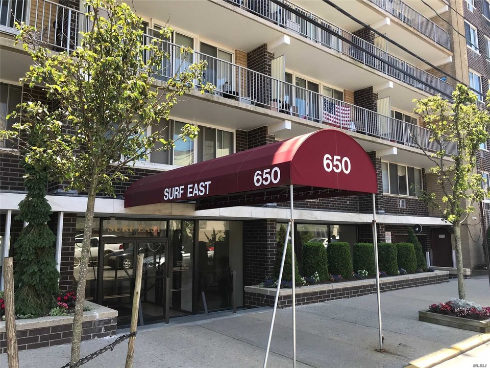 650 Shore Rd-Unit -2H in Long Beach, NY - Foto de edificio