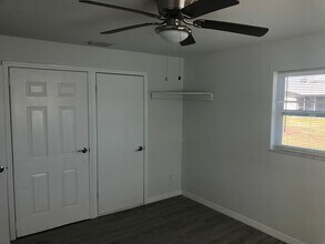 4825 Tudor Dr in Cape Coral, FL - Building Photo - Building Photo