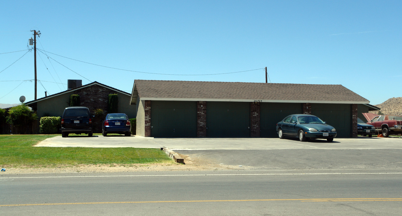 20705 Thunderbird Rd in Apple Valley, CA - Building Photo