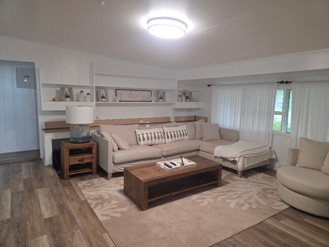 property at 819 Hind Iuka Dr