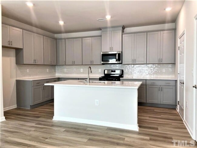124 Wilbur Lake Dr in Fuquay Varina, NC - Building Photo - Building Photo