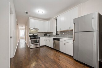 1739 W Beach Ave, Unit apt 1 in Chicago, IL - Foto de edificio - Building Photo