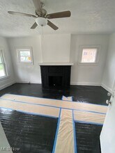 13517 Woodworth Ave in Cleveland, OH - Foto de edificio - Building Photo