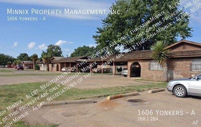1606 Yonkers St, Unit A in Plainview, TX - Building Photo - Building Photo