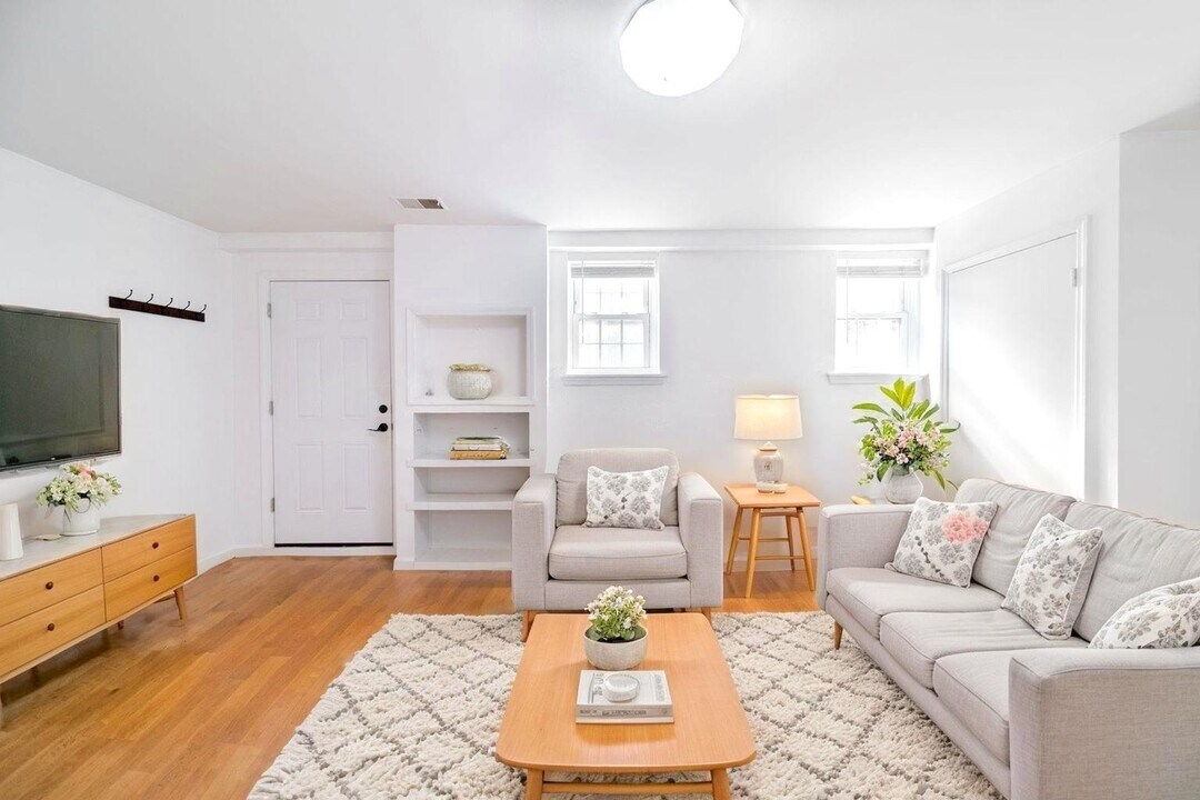 236 Christopher Columbus Dr in Jersey City, NJ - Building Photo