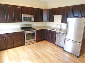 9 Bristol St, Unit #3 in Cambridge, MA - Building Photo