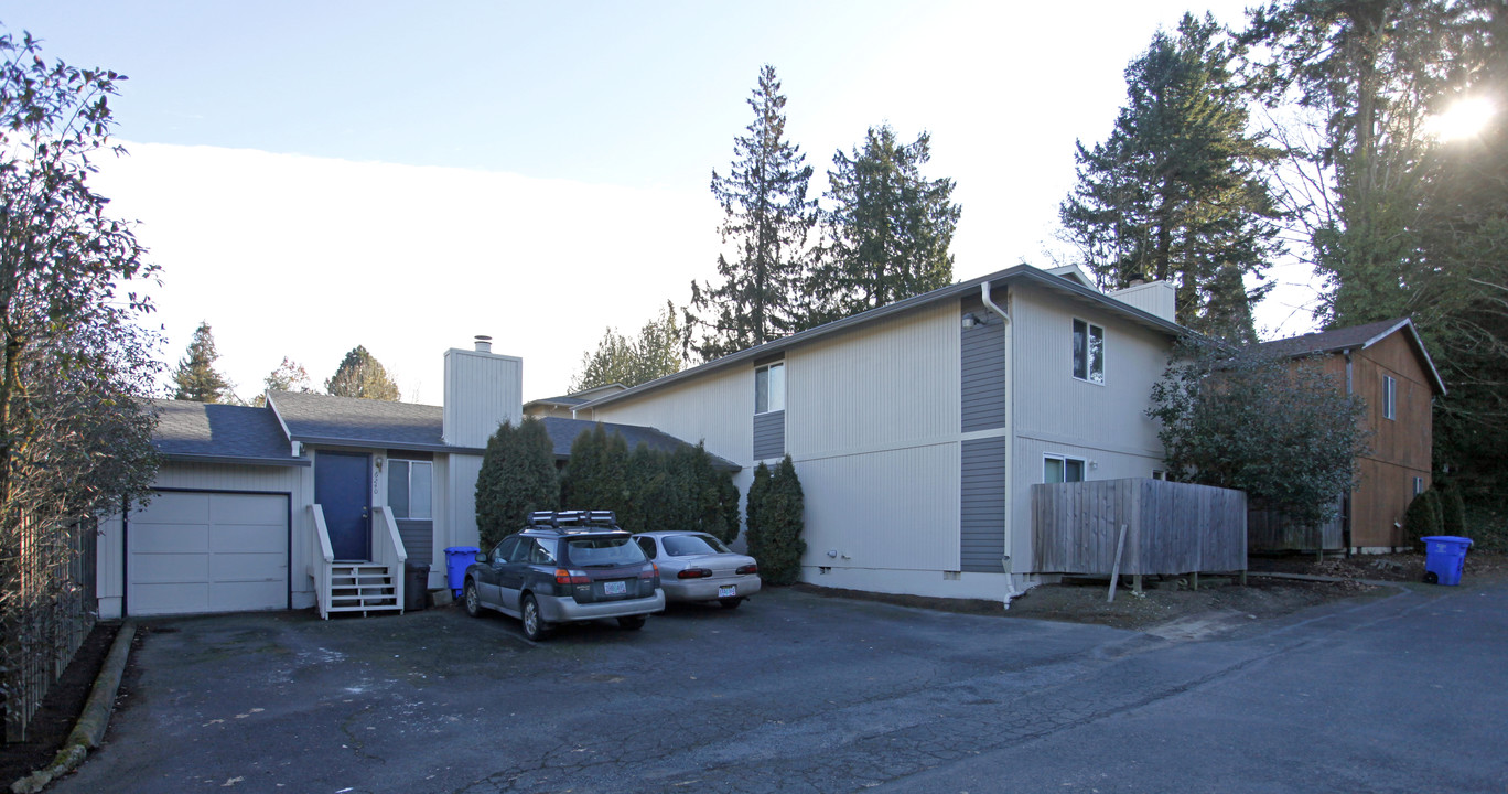 6240-6324 SW Beaverton-Hillsdale Hwy in Portland, OR - Building Photo