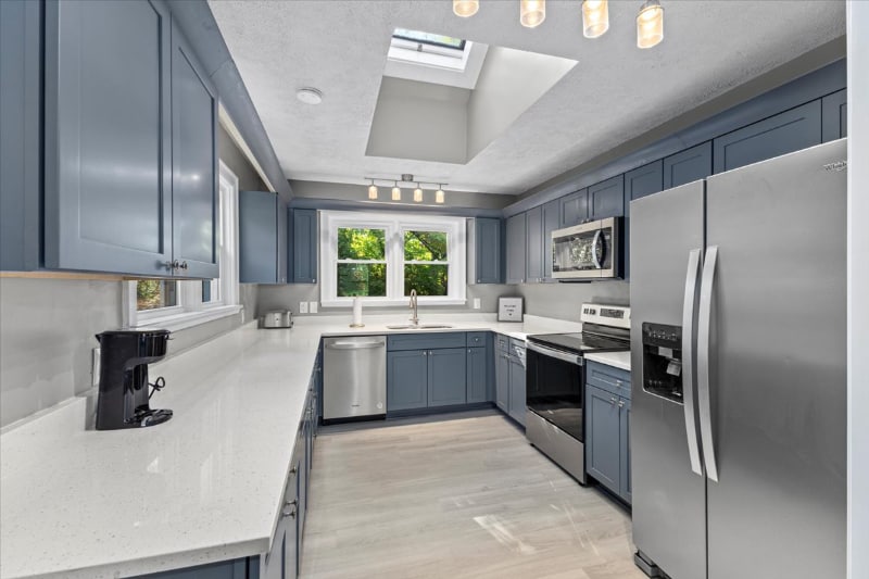 350 Hill Park Dr in Bristol, VA - Building Photo