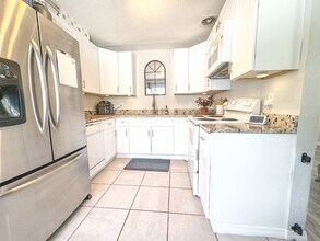 4042 39th Ave N in St. Petersburg, FL - Building Photo - Building Photo