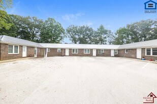 702 Couch St in McMinnville, TN - Building Photo