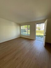 2226 Voorhees Ave in Redondo Beach, CA - Foto de edificio - Interior Photo