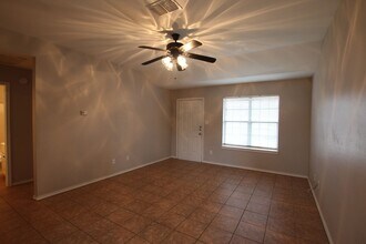 17068 Loring Ln in Lindale, TX - Building Photo - Building Photo