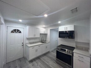 6439 Willow Wood Ln in Tampa, FL - Building Photo - Building Photo