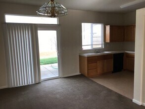 7786 Neyland Way in Sacramento, CA - Building Photo - Building Photo