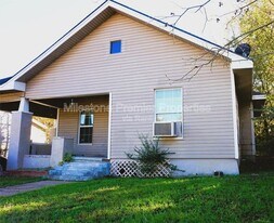 1008 W Morgan St in Denison, TX - Building Photo