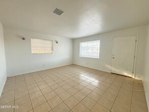 4724 Sierra Madre Dr in El Paso, TX - Building Photo - Building Photo