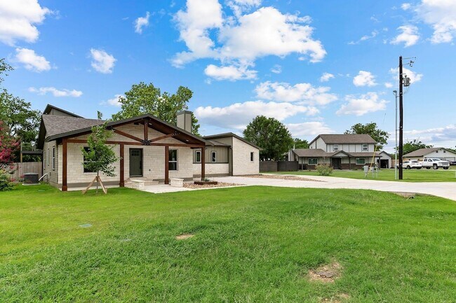 100 Bryson Bend in Liberty Hill, TX - Building Photo - Building Photo