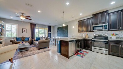 4093 Wilmont Place in Ft. Myers, FL - Building Photo - Building Photo