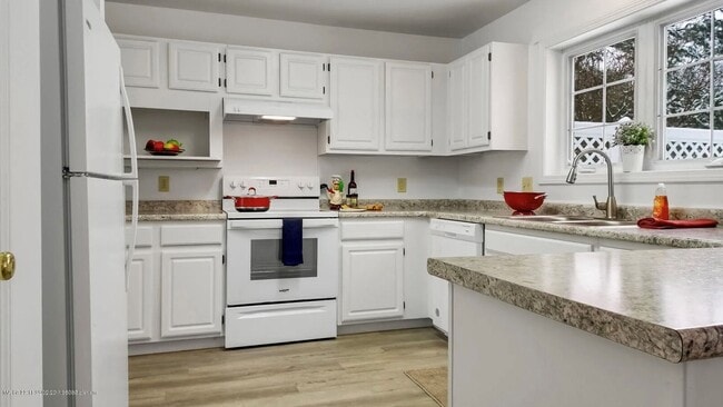 property at 29 Starflower Ln