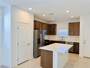 398 Moonlight Opera Ct in Henderson, NV - Building Photo - Building Photo