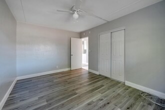 2475 18th Ave S-Unit -6 in St. Petersburg, FL - Foto de edificio - Building Photo