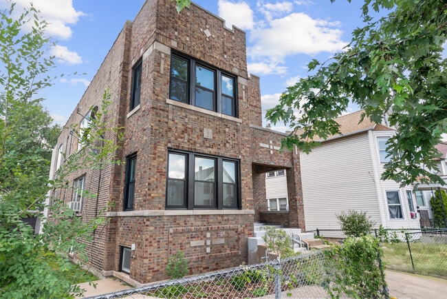 10542 S Ave L in Chicago, IL - Building Photo - Building Photo