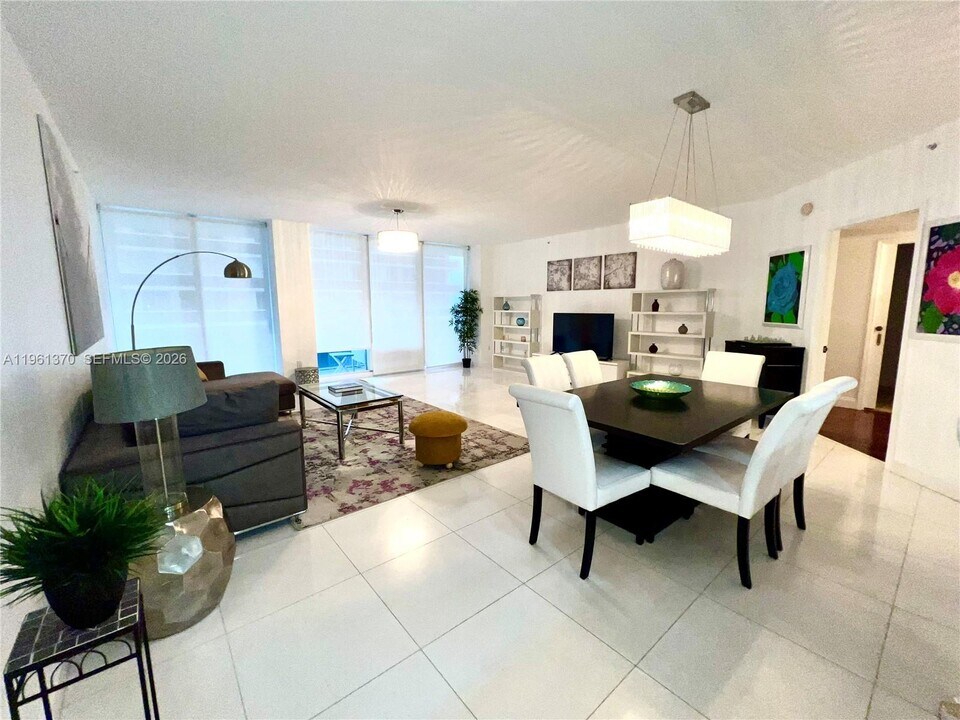 9559 Collins Ave in Surfside, FL - Building Photo