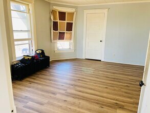 527 S Oak Ave, Unit 1 in Owatonna, MN - Building Photo - Building Photo