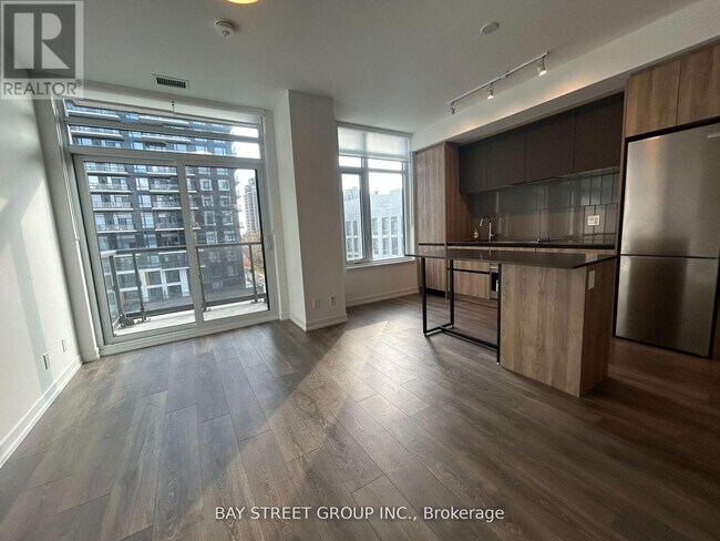8 Beverley Glen Blvd in Vaughan, ON - Building Photo - Building Photo