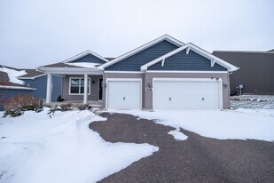 20817 Guthrie Dr in Lakeville, MN - Building Photo