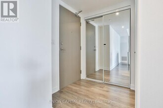 88 Harbour St in Toronto, ON - Building Photo - Building Photo