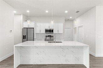 1159 SW 5th Terrace in Cape Coral, FL - Foto de edificio - Building Photo