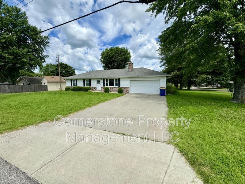 202 W 14th St in Eudora, KS - Building Photo